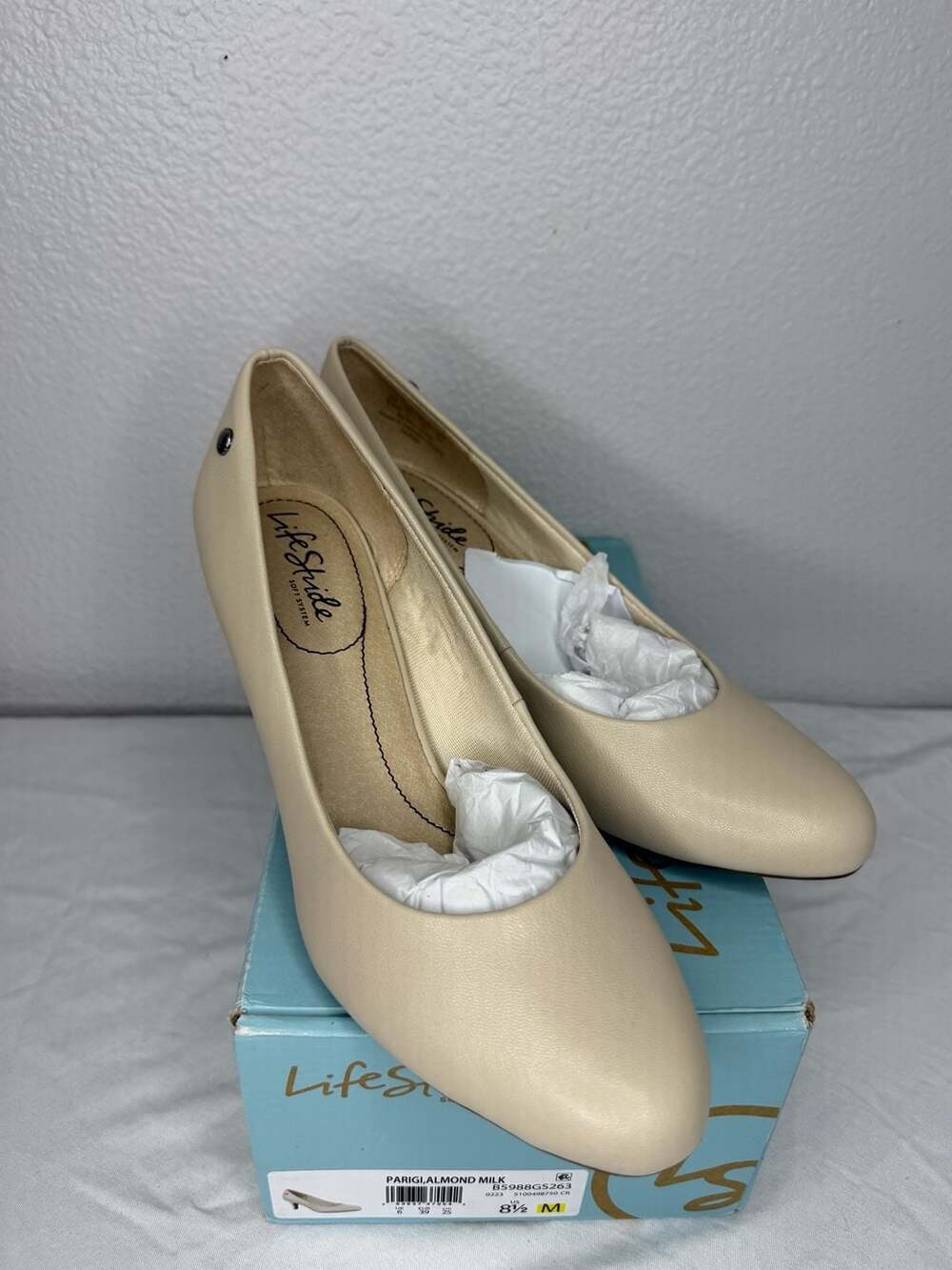 LifeStride Parigi Pump Size 8.5M Almond Milk